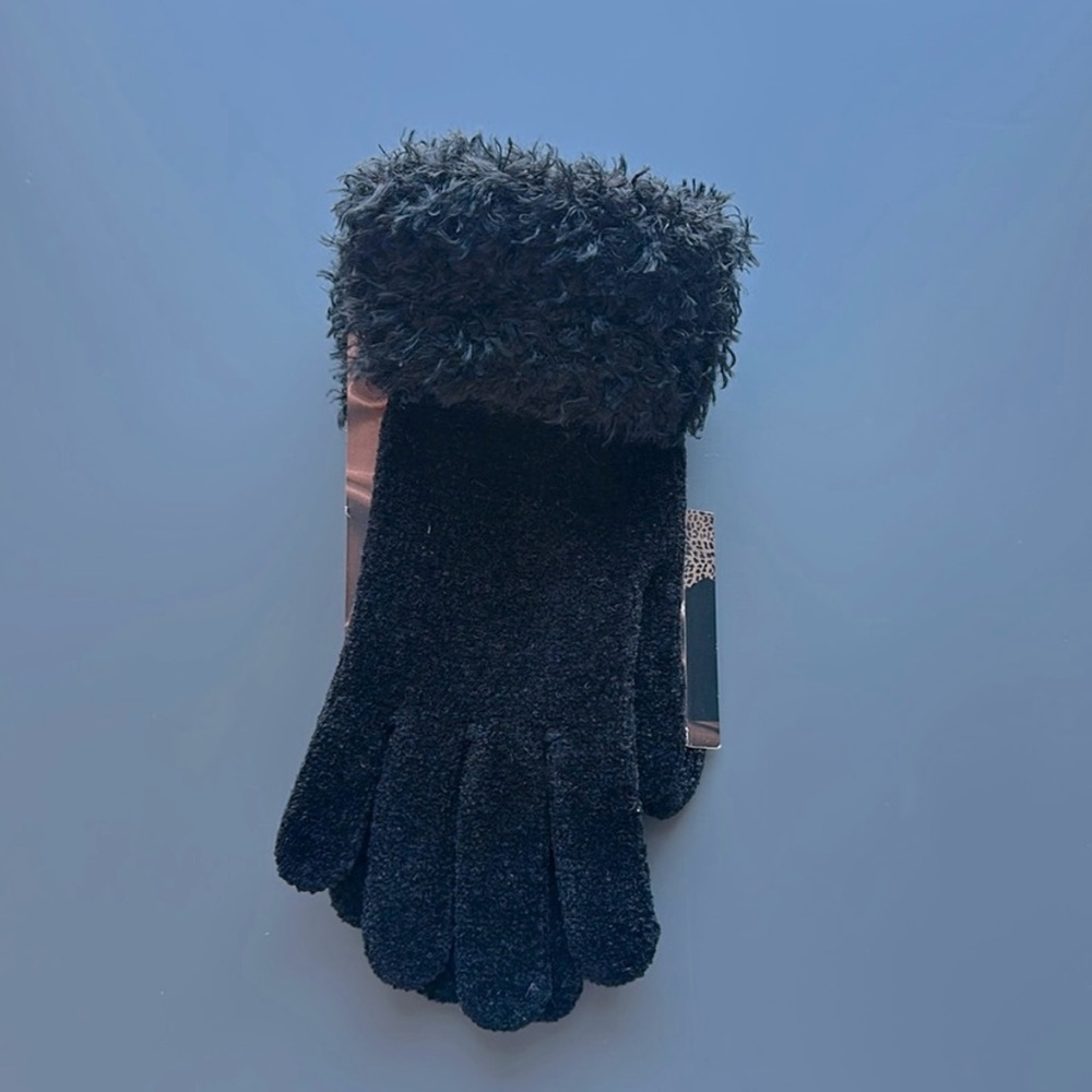 Ladies soft black gloves with cuff
